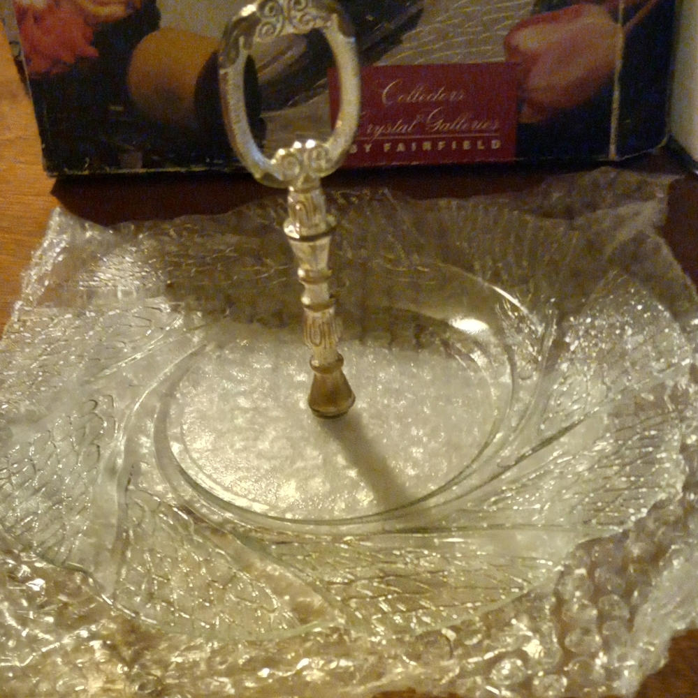 Collectors Crystal Galleries by Fairfield Silverplate Serving Tray
